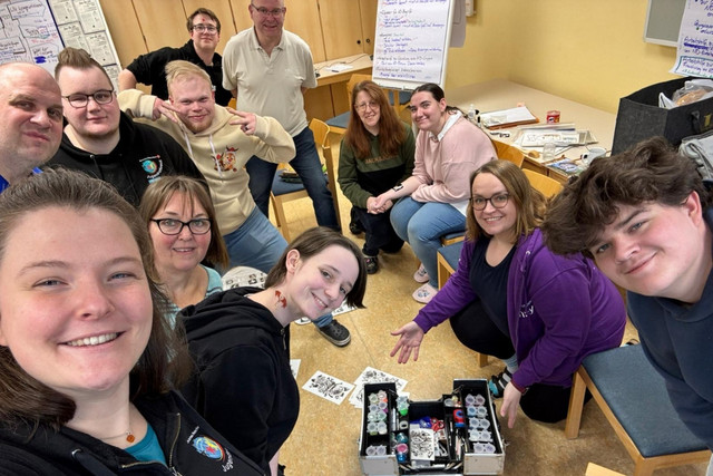 Teilnehmende beim Notfalldarstellung Forum auf einem Gruppenbild.