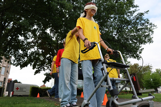 JRK-Mitglieder bei einer Aufgabe auf einem JRK-Landeswettbewerb