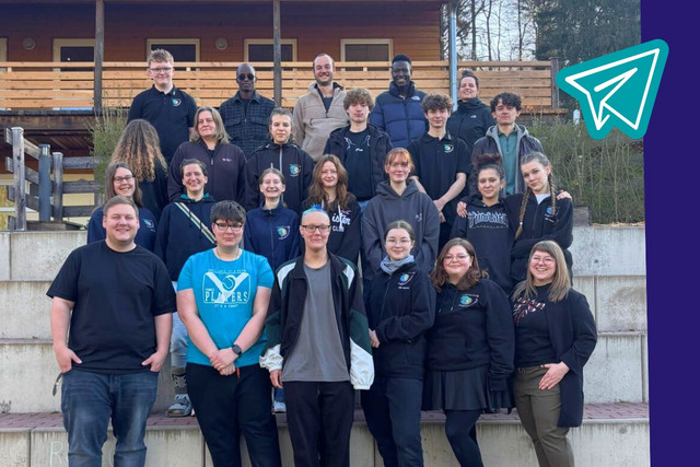 JRK-Mitglieder posieren für ein Gruppenfoto während ihrer Juleica-Ausbildung.