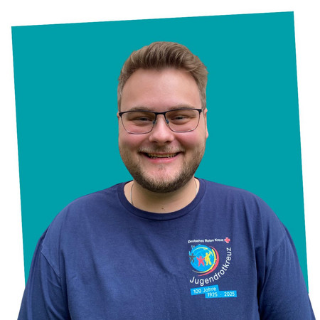 jrk-nds_jrk-landesgeschaeftsstelle_pascal-sablottny Porträt eines Mitarbeiters der JRK-Landesgeschäftsstelle Niedersachsen.